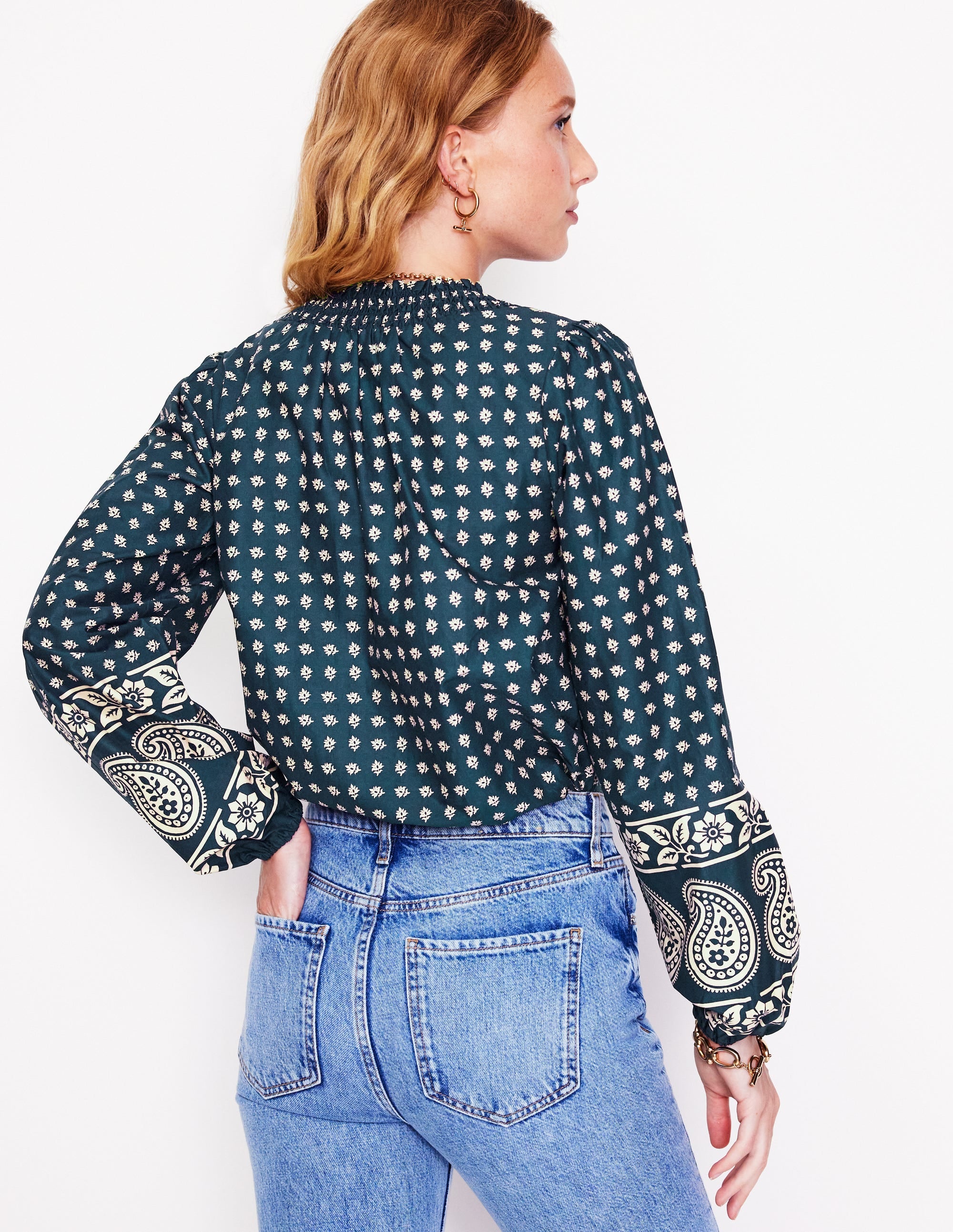 Blouse Mae en coton à smocks-Bleu jean, motif Decorative Sprig - Image 3