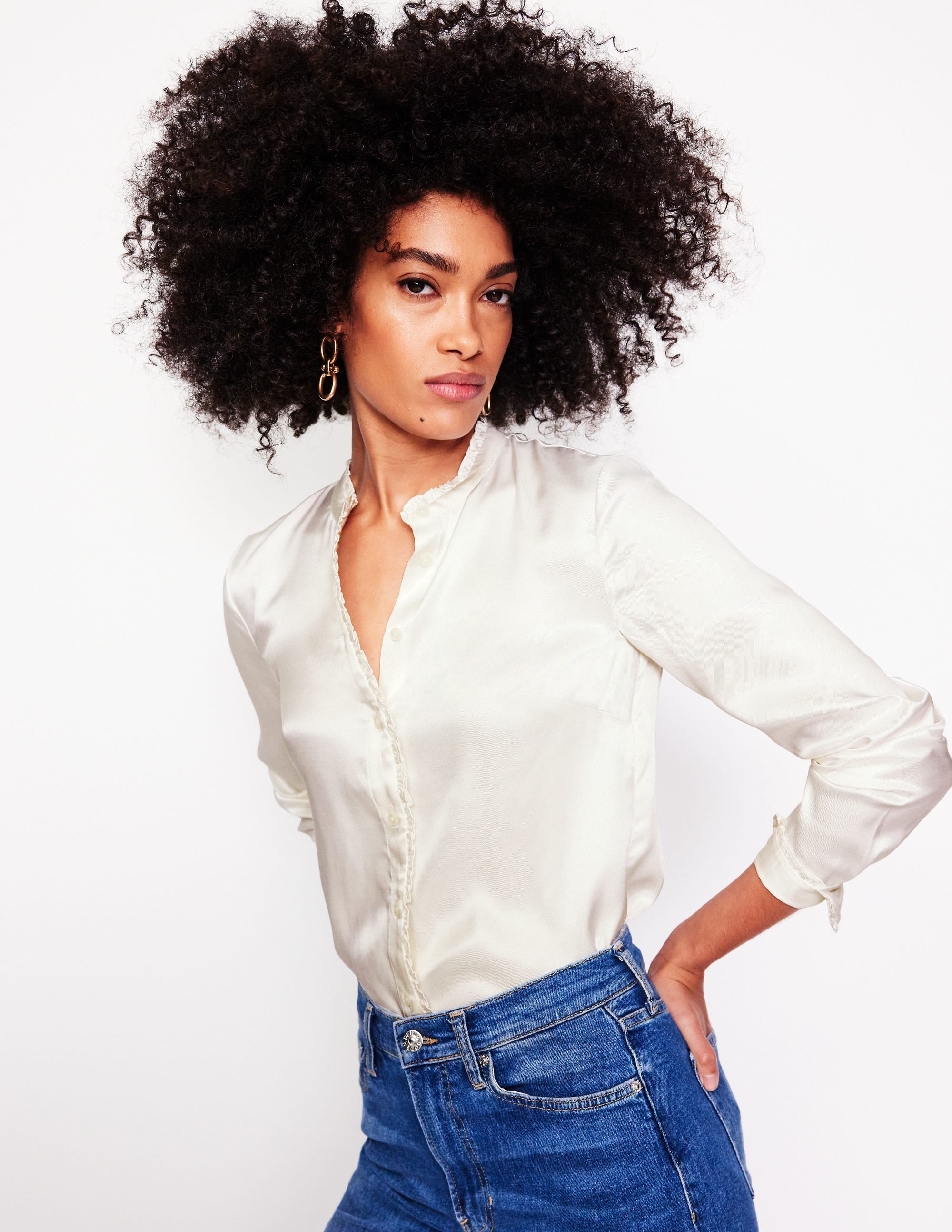 Phoebe Viskosehemd-Ivory and Navy Spot - Image 4