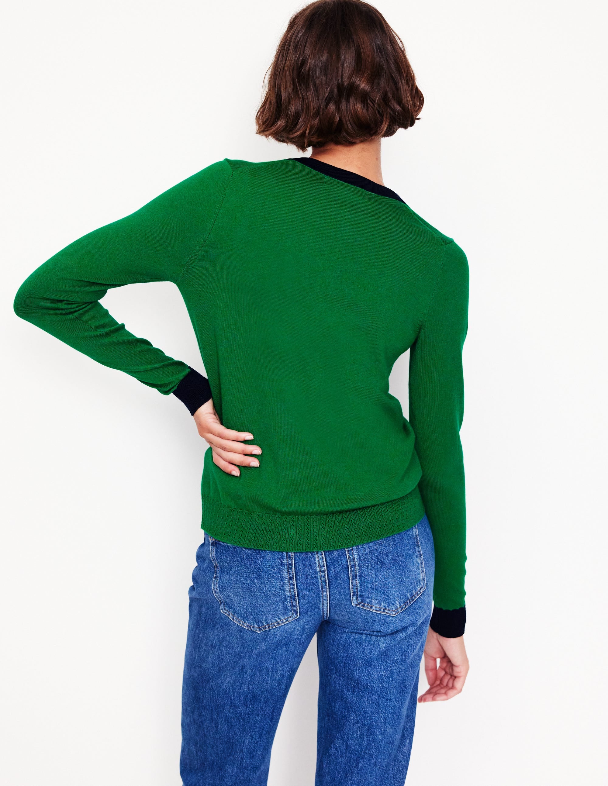 Emilia Baumwollstrickjacke mit V-Ausschnitt-Sattes Smaragdgrün - Image 3