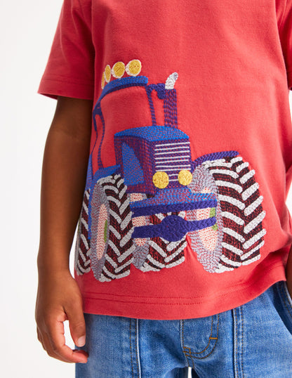 T-Shirt mit Superstitch-Design-Erdbeerkuchenrot Traktor