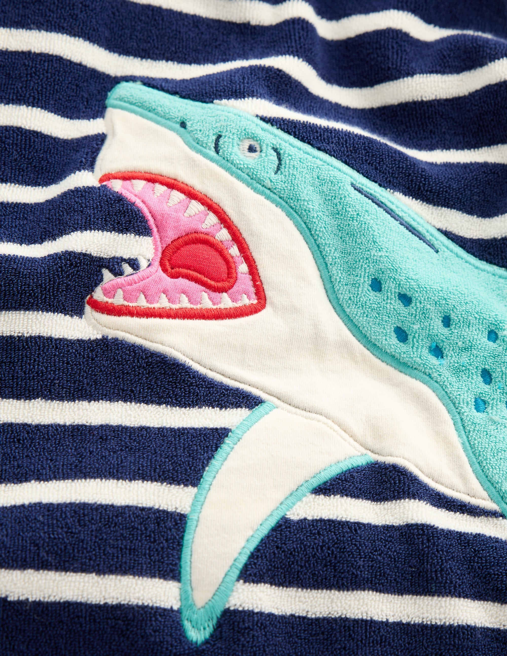 Poncho en éponge à appliqué-Requins bleu marine universitaire - Image 3