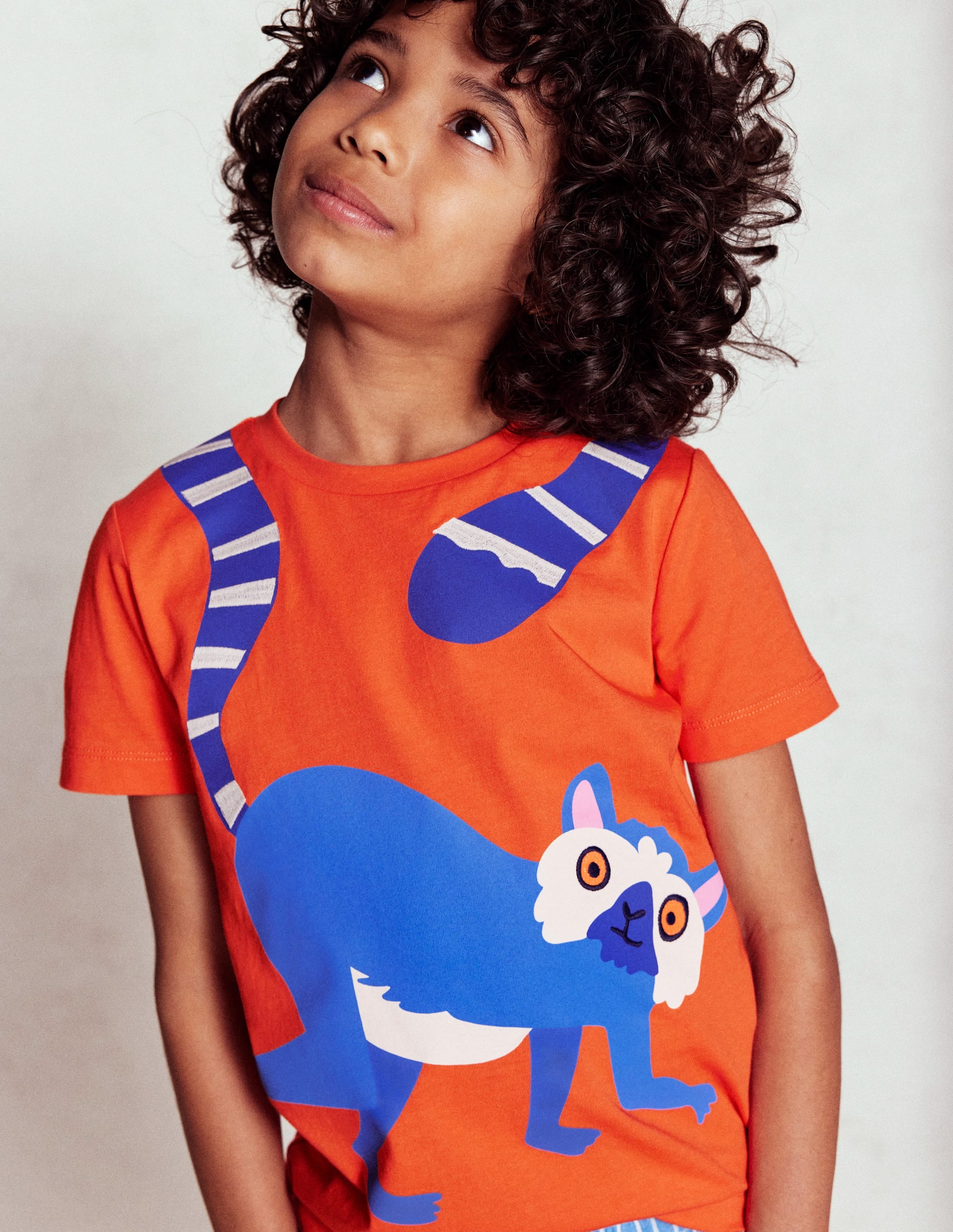 T-shirt graphique fun-Lémurien orange vermillon - Image 4