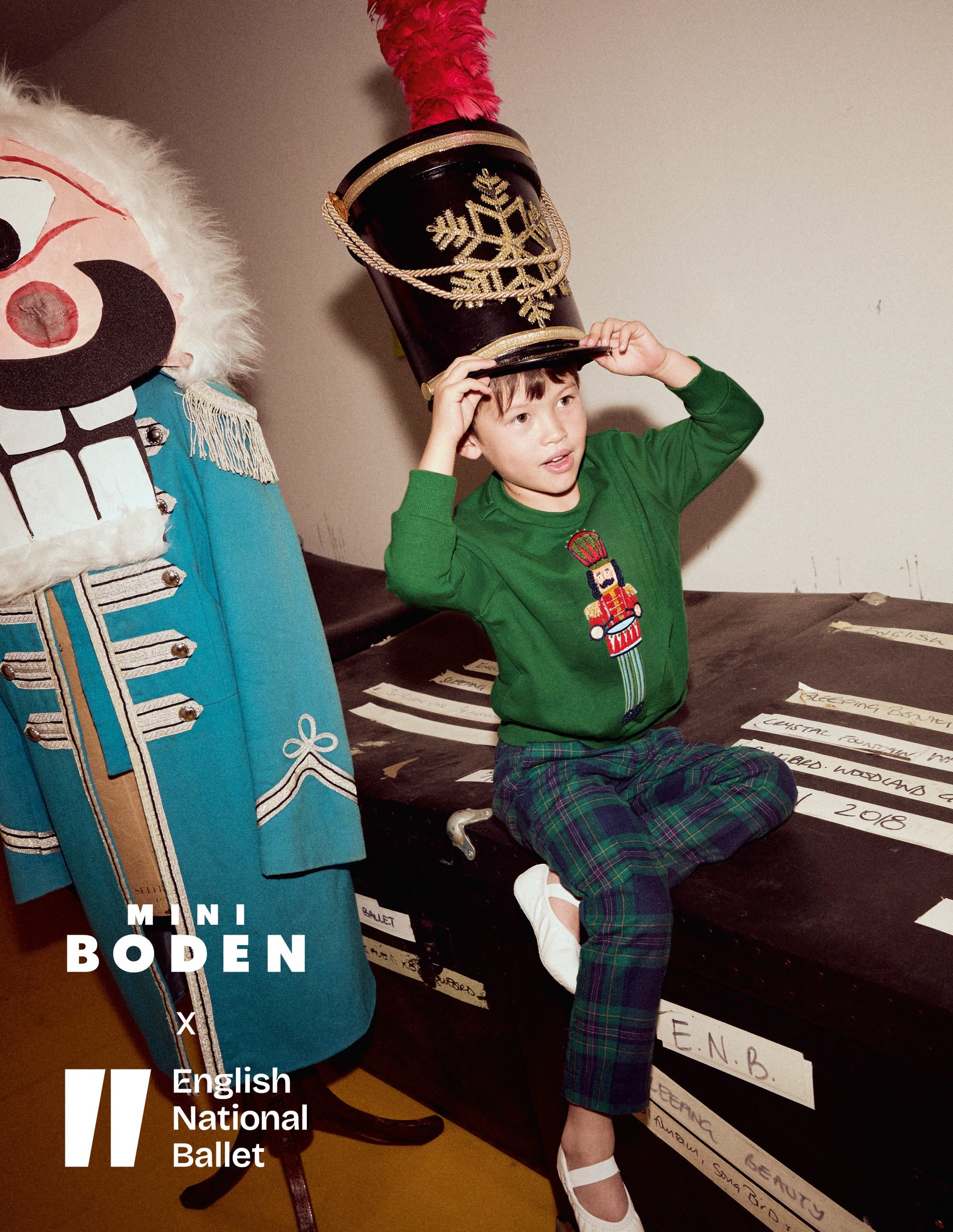 Kuscheliges, festliches Sweatshirt-Eden Nussknacker - Image 4