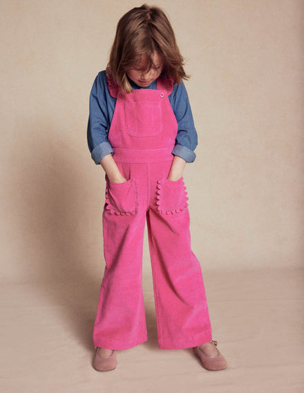 Latzhose mit Rüschen-Himbeerrosa