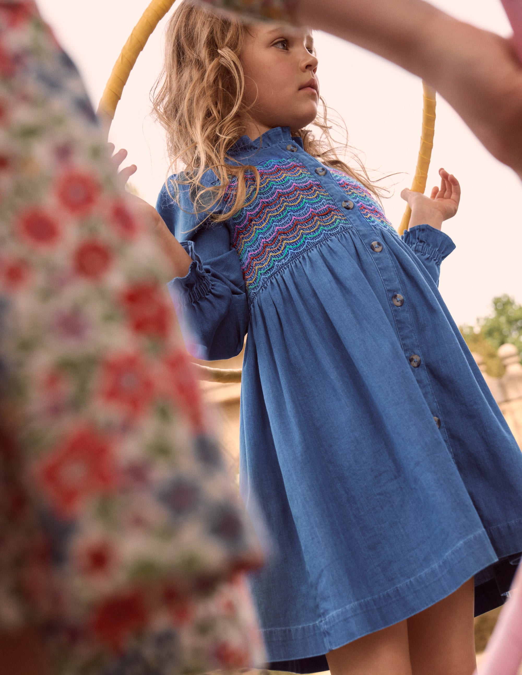 Suki Langärmeliges, gesmoktes Kleid-Mittlere Mischung Denim - Image 4