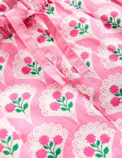 Juniper Gewebte Shorts mit Rüschen-Rosa Rose Holzblock Blumenmuster