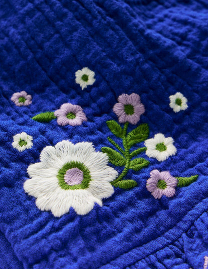 Doppeltuch-Shorts mit Rüschensaum-Leuchtendes Blau Stickerei