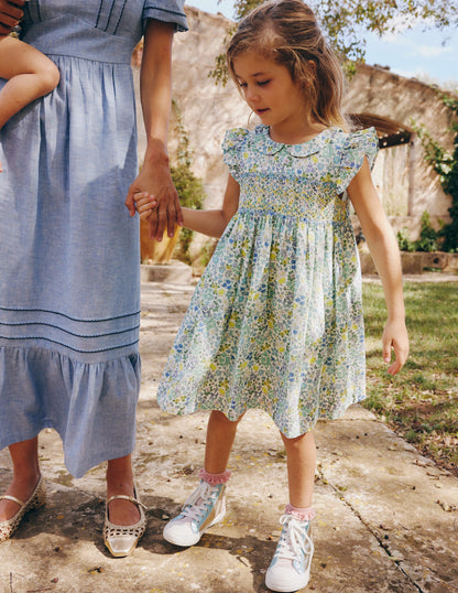 Adeline Gesmoktes Kleid-Osterküken mit Blumenmuster