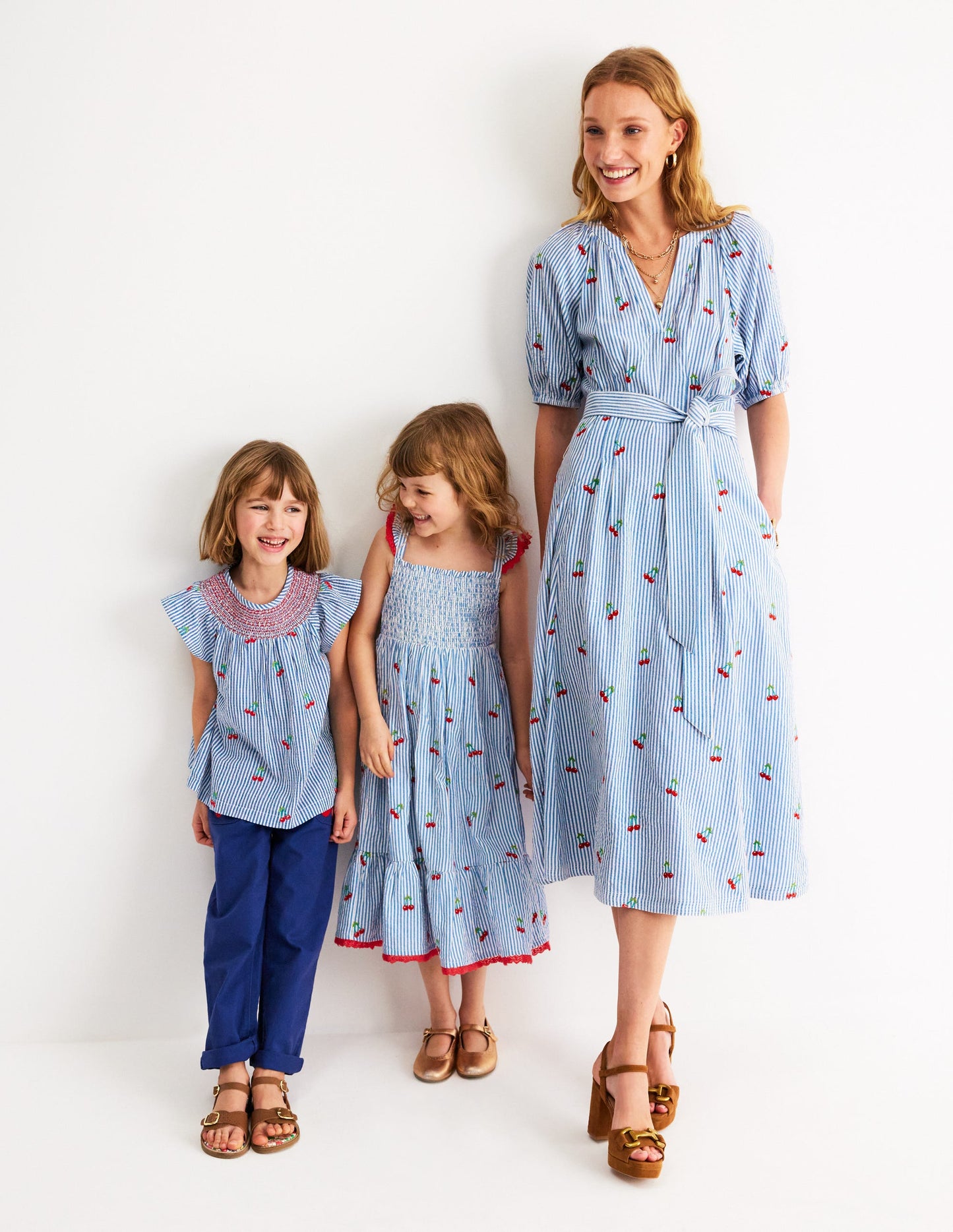 Robe d'été longue Luella volantée-Cerises bleu/blanc