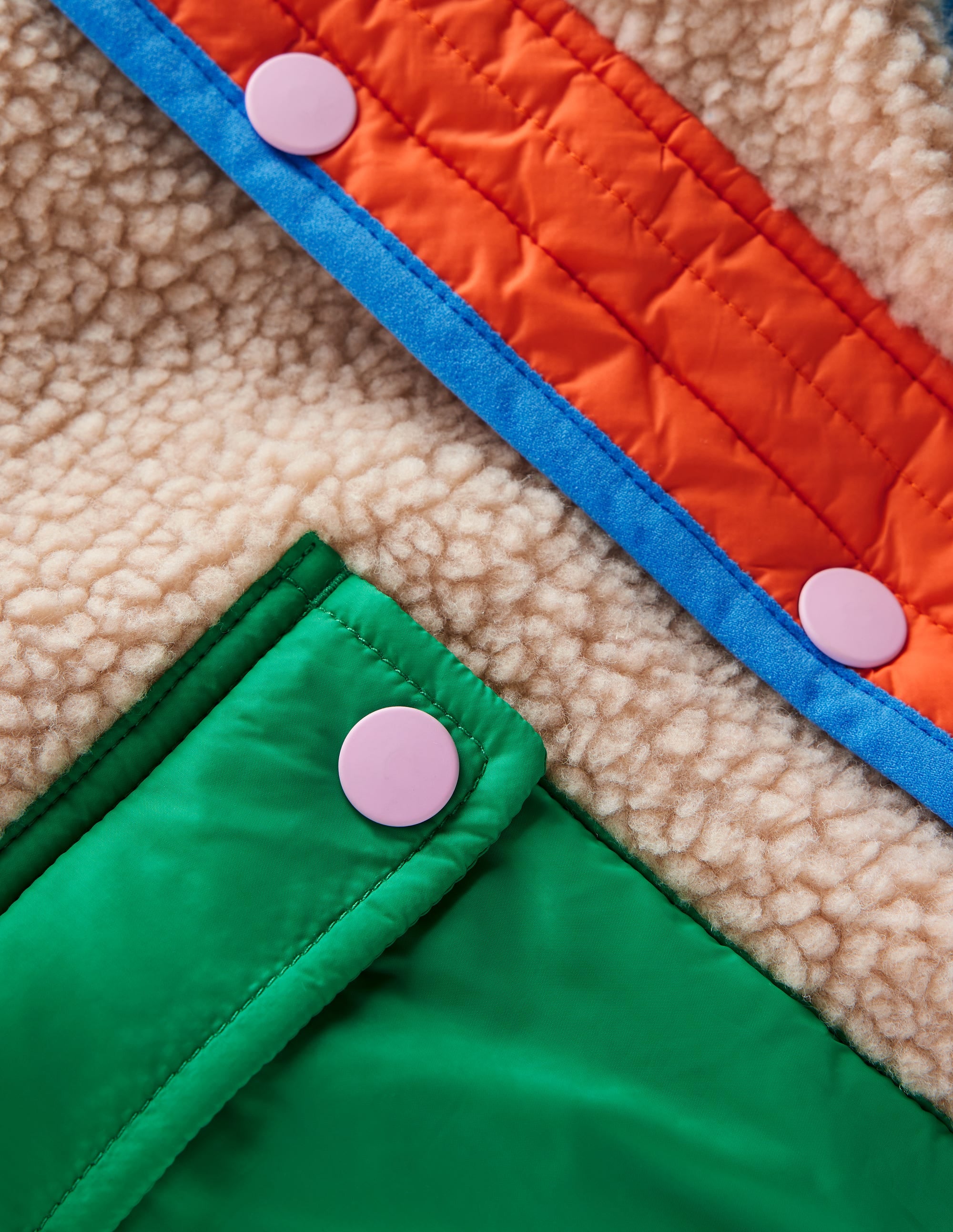 Gesteppte Jacke aus Teddyfell-Mix-Bunt, Blockfarben - Image 3