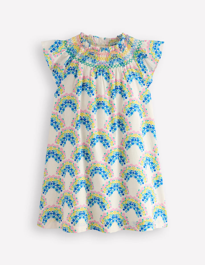 Freizeitkleid mit Smokdetail-Sanftes Naturweiß Regenbogen Muscheln