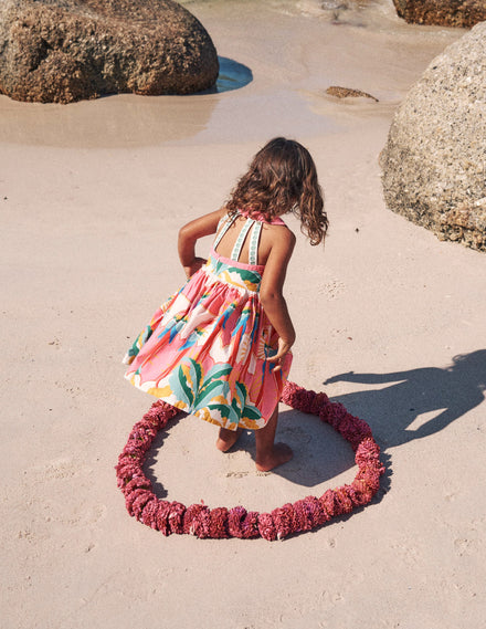 Harlow Kleid mit Rückendetail-Bunt Papagei