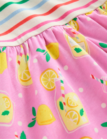 Jerseykleid mit Rüschenärmeln-Kreiderosa Limonade