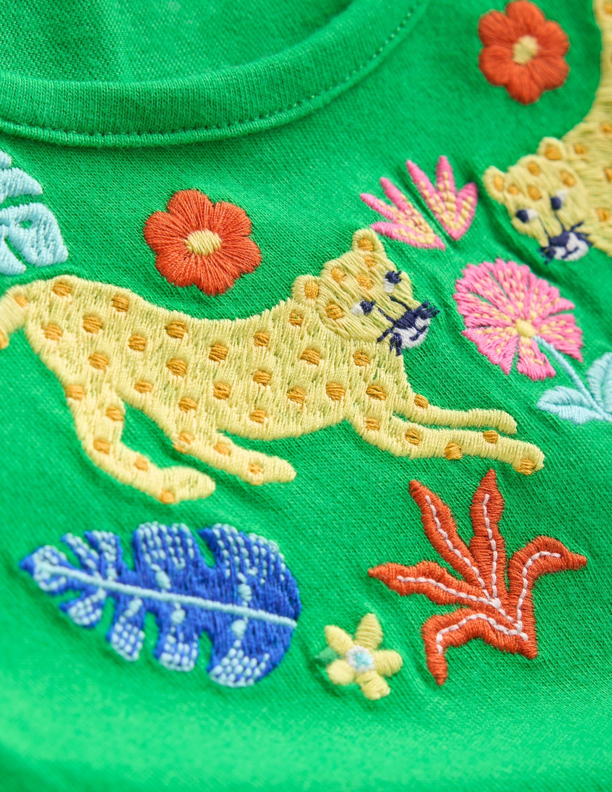 Ensemble avec tunique à manches volantées-Broderie vert printemps - Image 3
