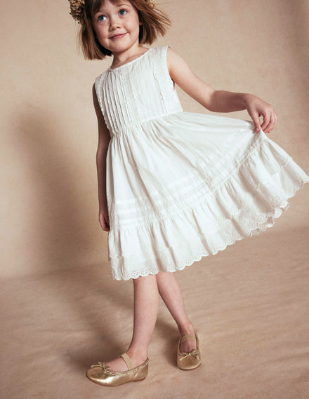 Kleid mit Biesen und Spitzenbesatz-Sanftes Naturweiß