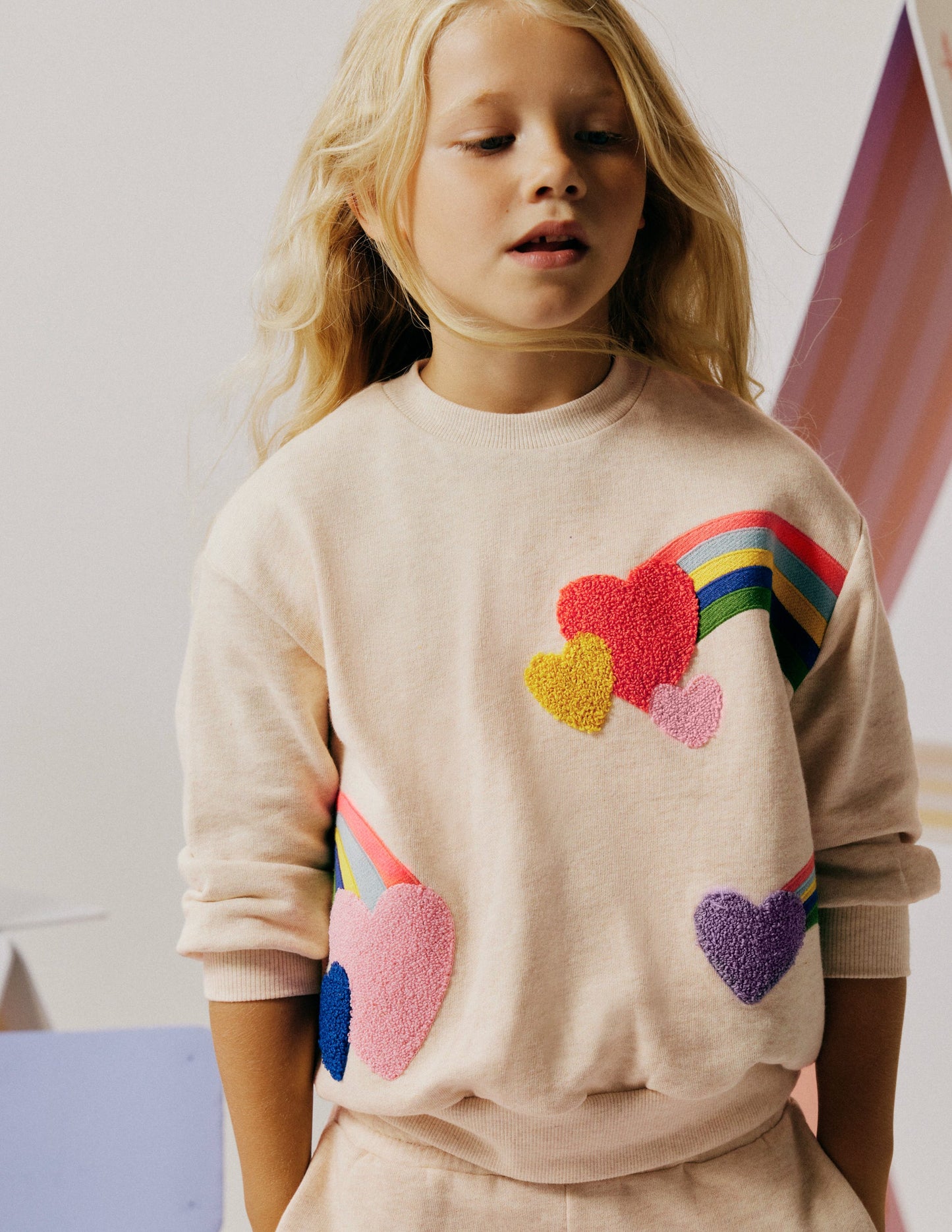 Bobbie Sweatshirt mit Applikation-Naturweiß Regenbogen