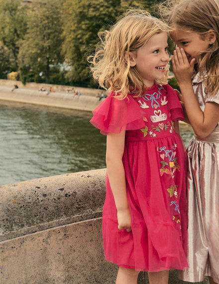 Tüllkleid mit Stickerei-Kirschkonfitüre Liebesvögel
