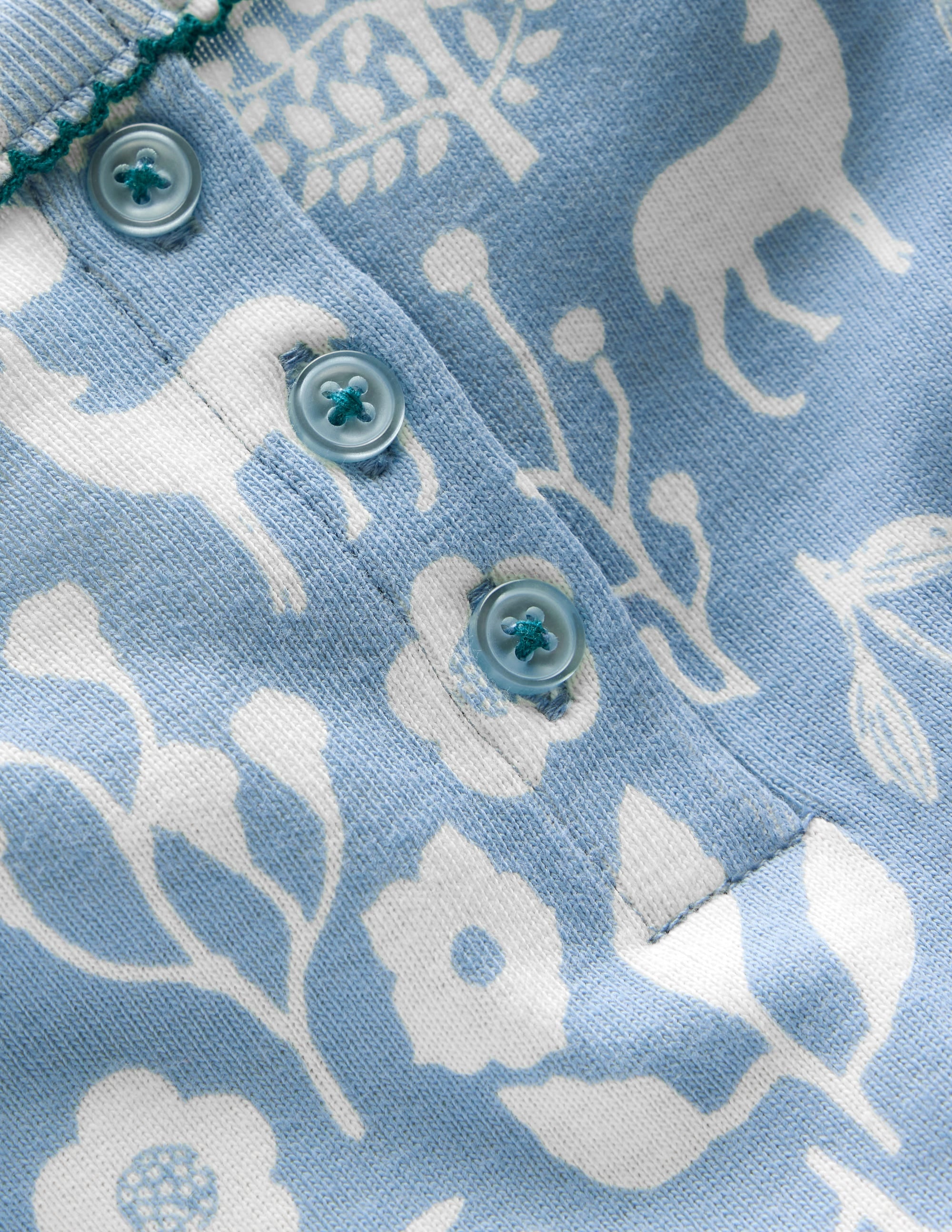Eng anliegender Henley-Schlafanzug-Gletscherblau Wald-Design - Image 3