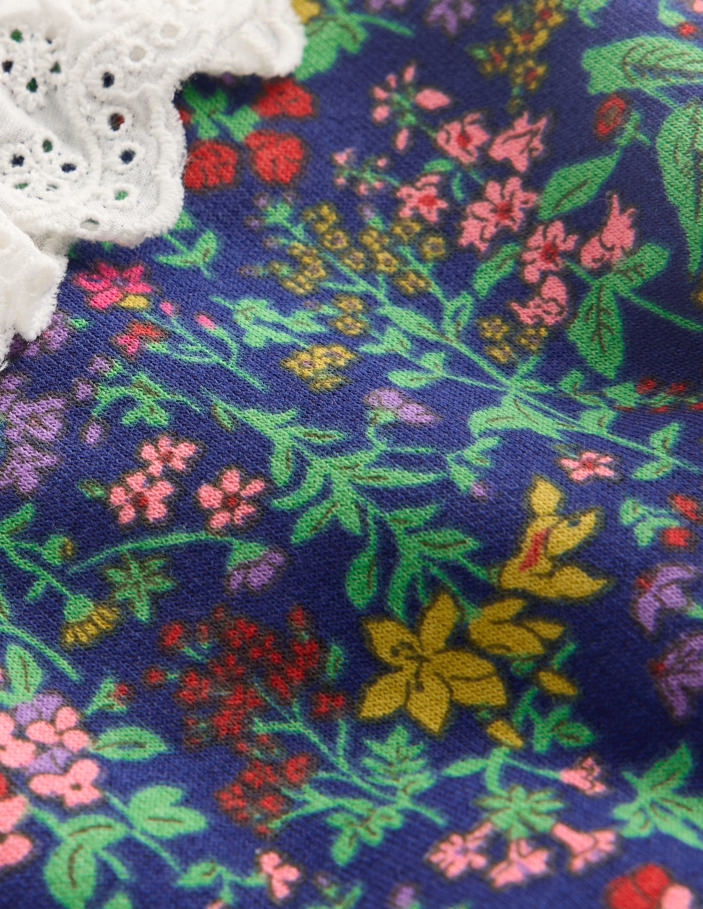Robe-sweat à broderie anglaise-Motif Flower Meadow bleu marine universitaire