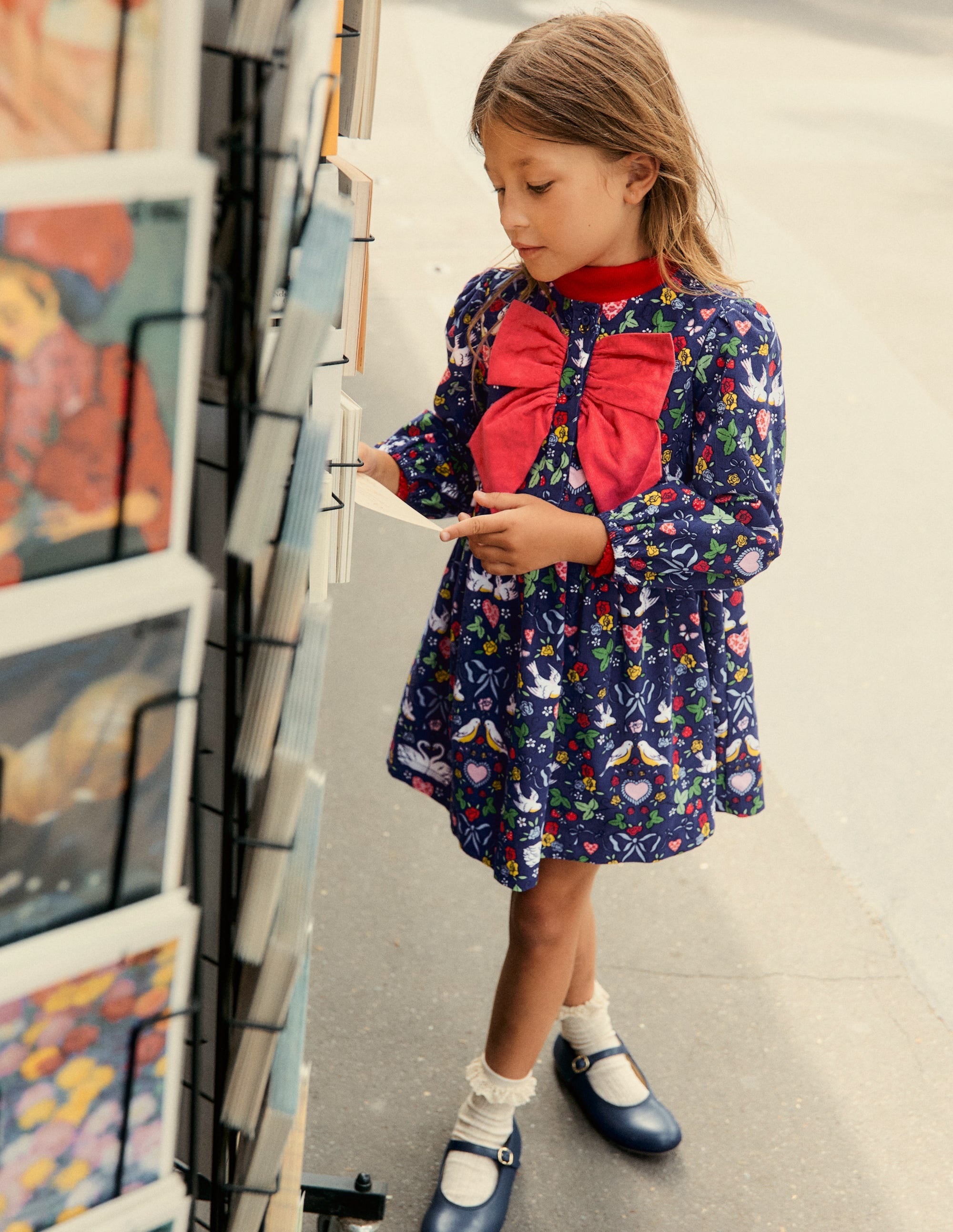 Norah Kleid mit durchgehender Knopfleiste und Schleife-Steuerbordblau Liebesvögel - Image 4