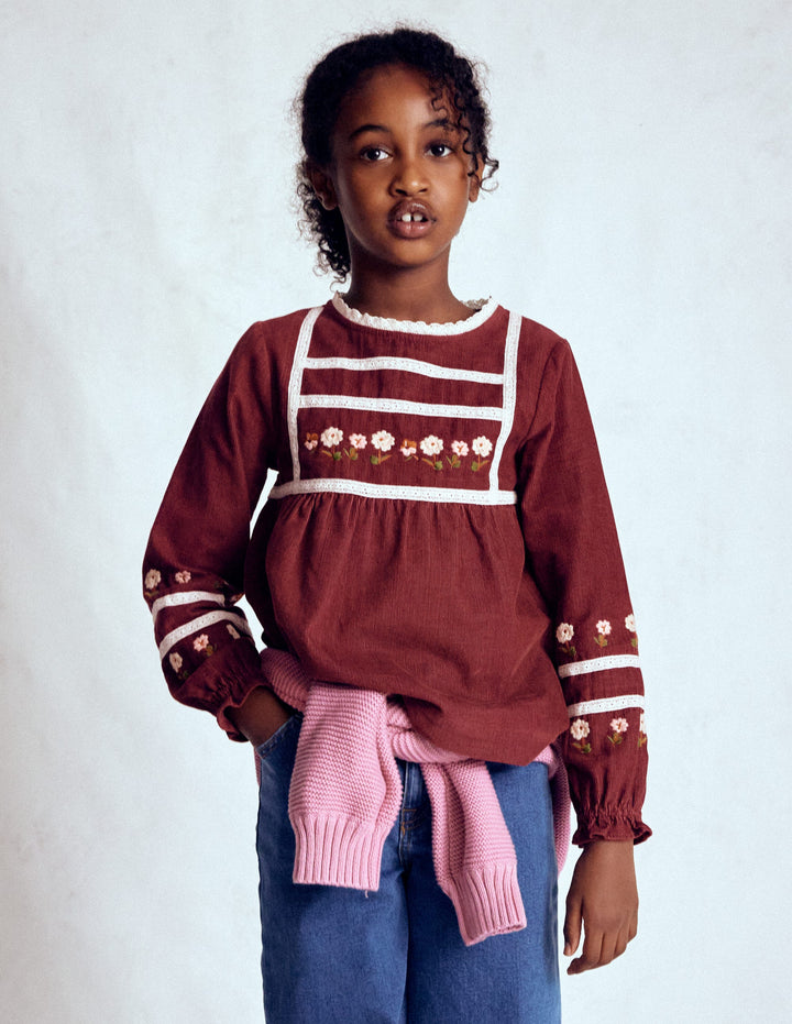 Besticktes Spitzenoberteil-Kastanie Stickerei