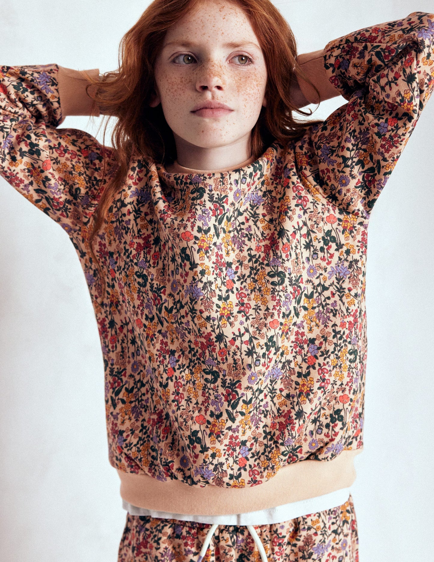 Lockeres, bedrucktes Sweatshirt-Filigranes Blumenmuster