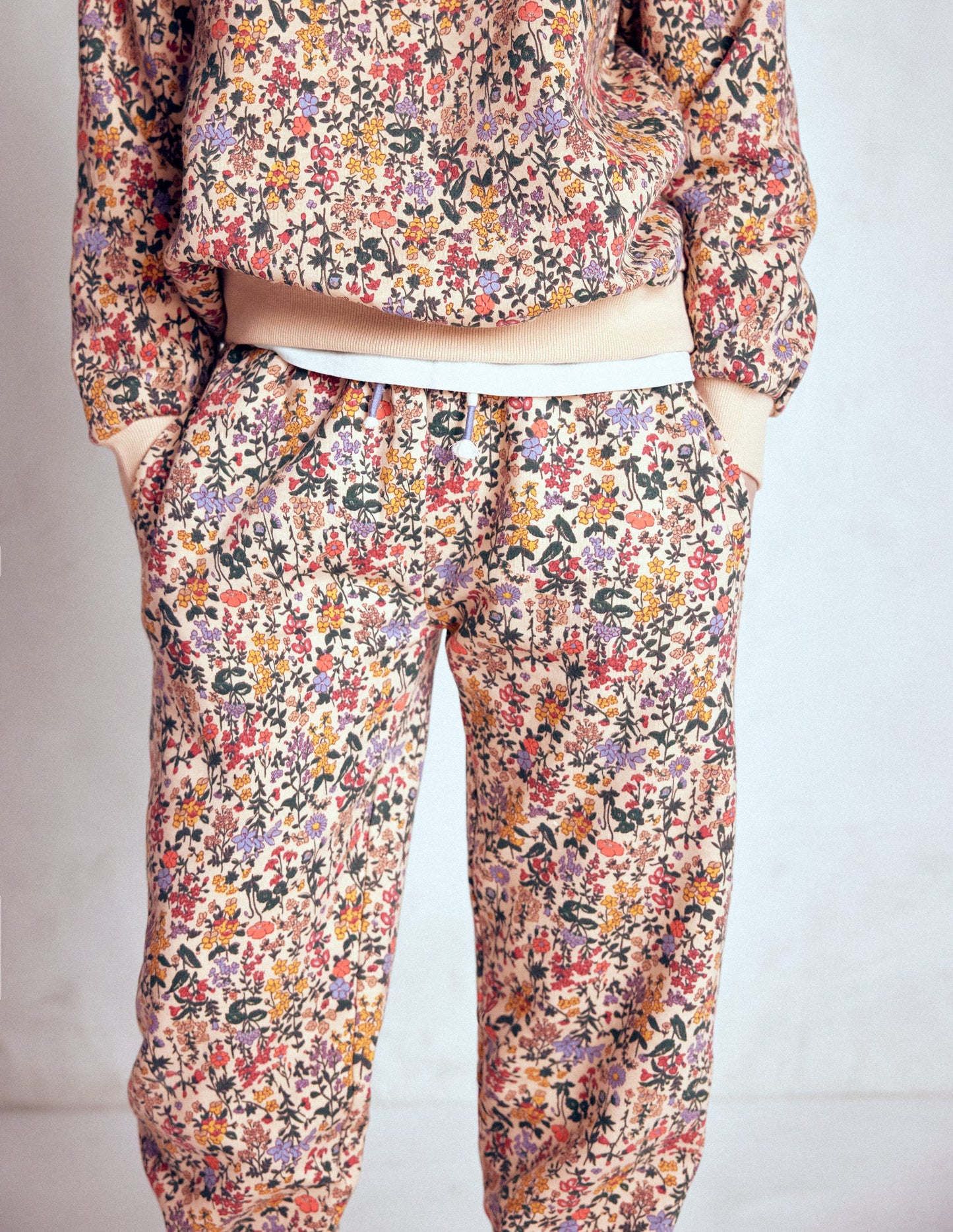 Gemütliche Jogginghose-Filigranes Blumenmuster