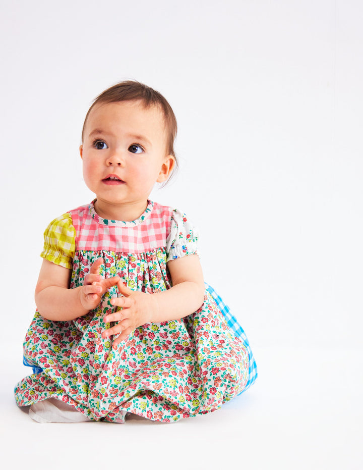 Gerafftes, gewebtes Kleid-Kuddelmuddel Bunt