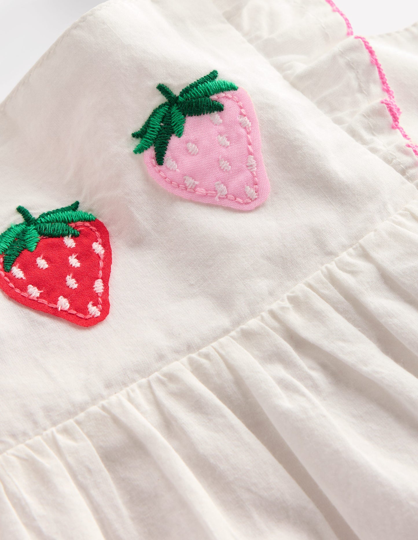 Rüschenkleid mit Applikation-Sanftes Naturweiß Frucht