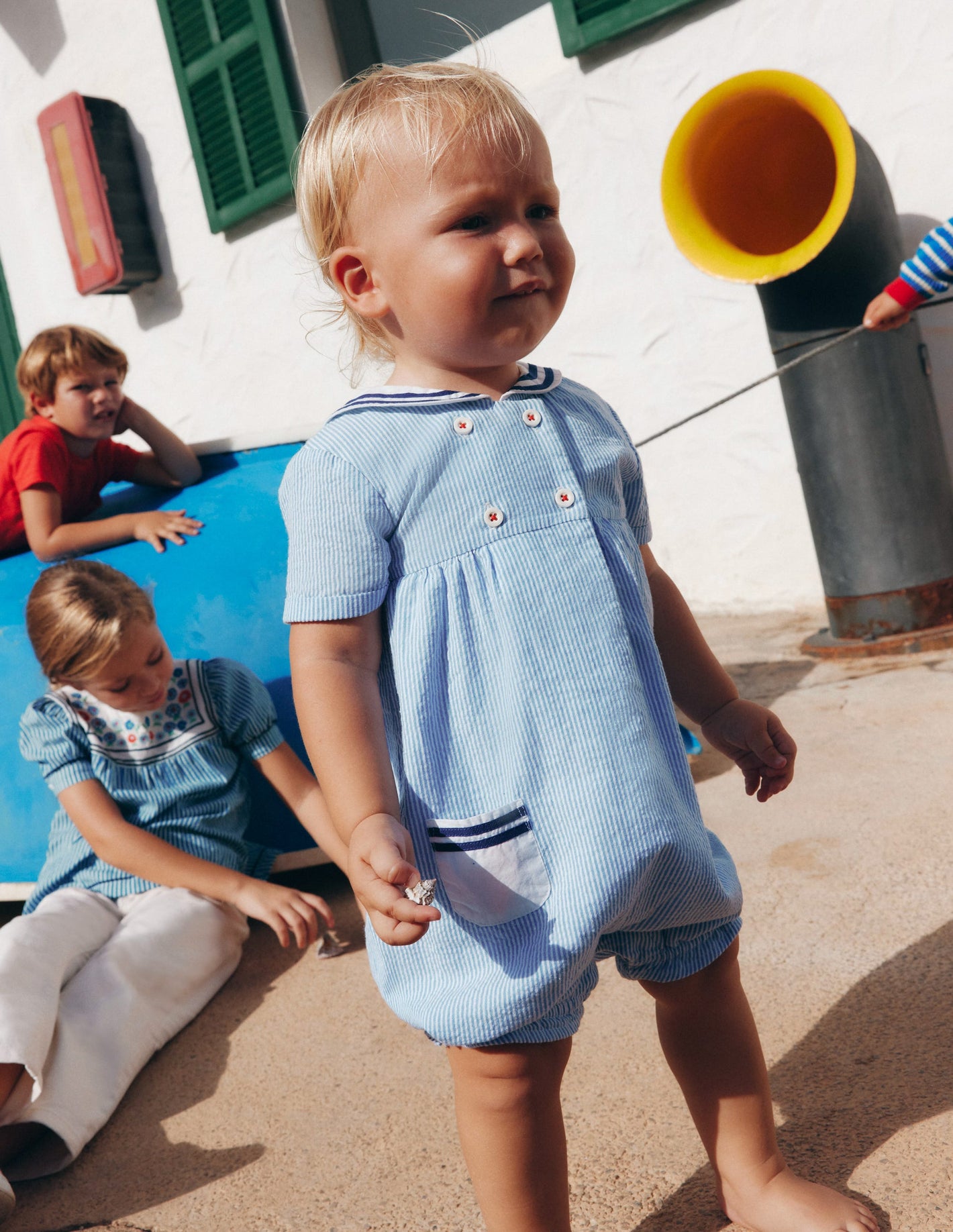 Strampler für Jungen im klassischem Marinelook-Vintage-Blau Drillich Streifen