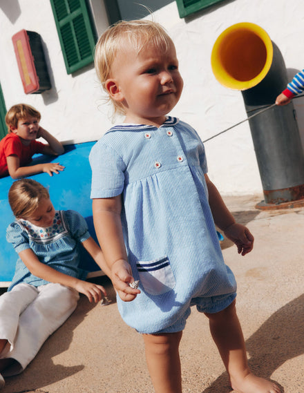 Strampler für Jungen im klassischem Marinelook-Vintage-Blau Drillich Streifen