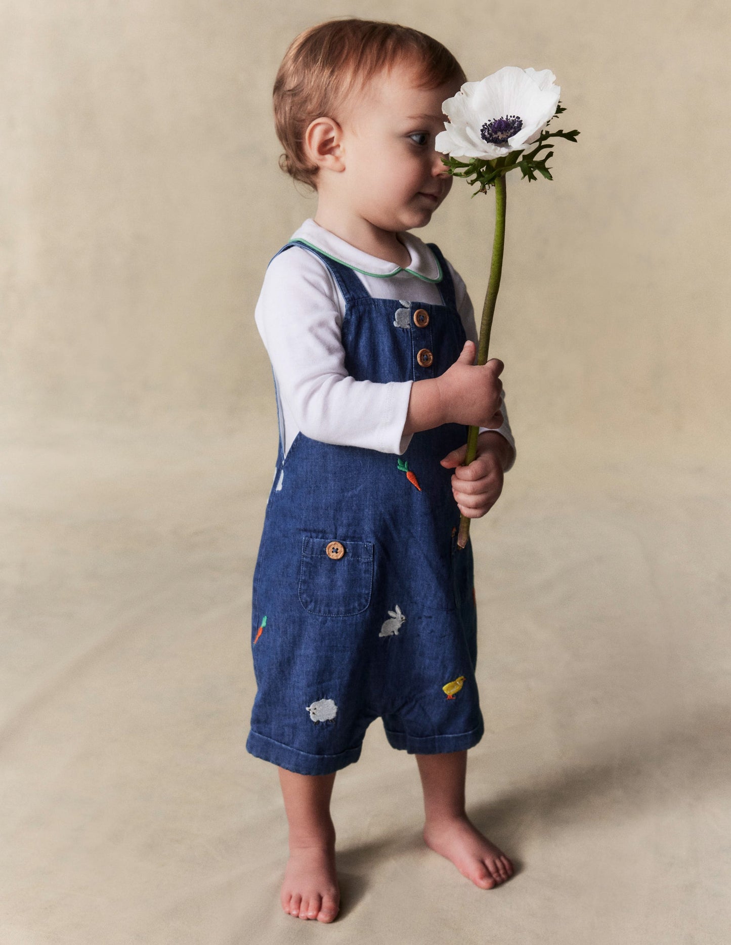 Bestickte Latzhose im Set-Denim Osterstickerei