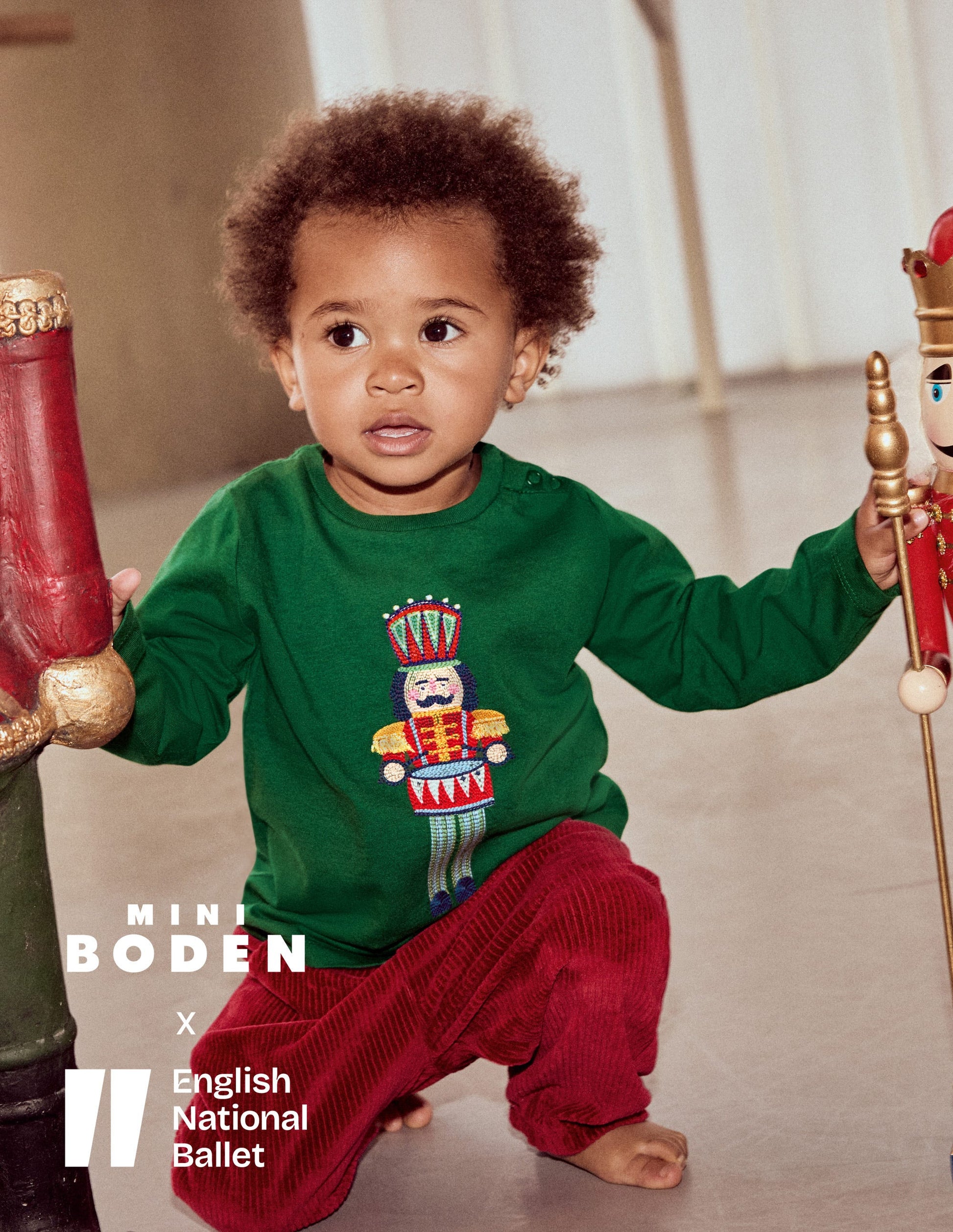 Langärmliges T-Shirt mit Applikation-Piniengrün Nussknacker-1