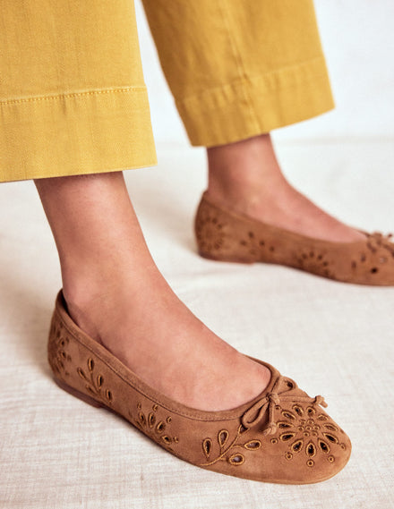 Flache Ballerinas mit Cut-out-Ingwer