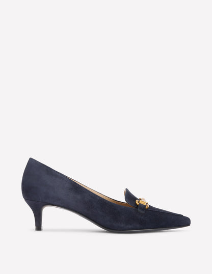 Iris Spitze Loafer mit Absatz und Trensendetail-Marineblau-1