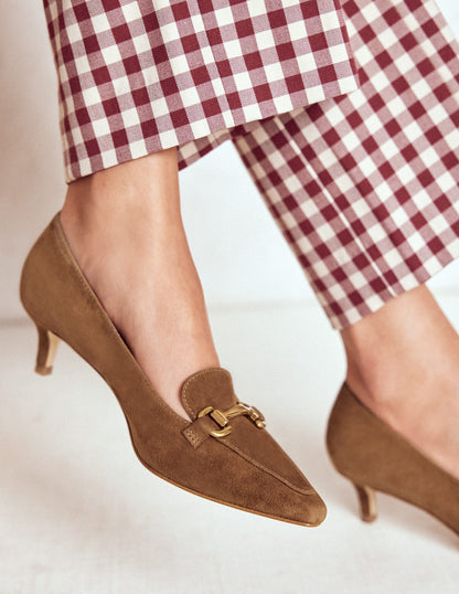 Iris Spitze Loafer mit Absatz und Trensendetail-Raue Umbra-2