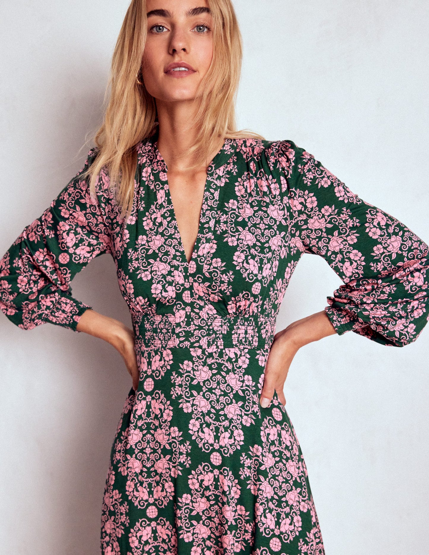 Ivy Gesmoktes Midikleid-Grün, Gitterornament