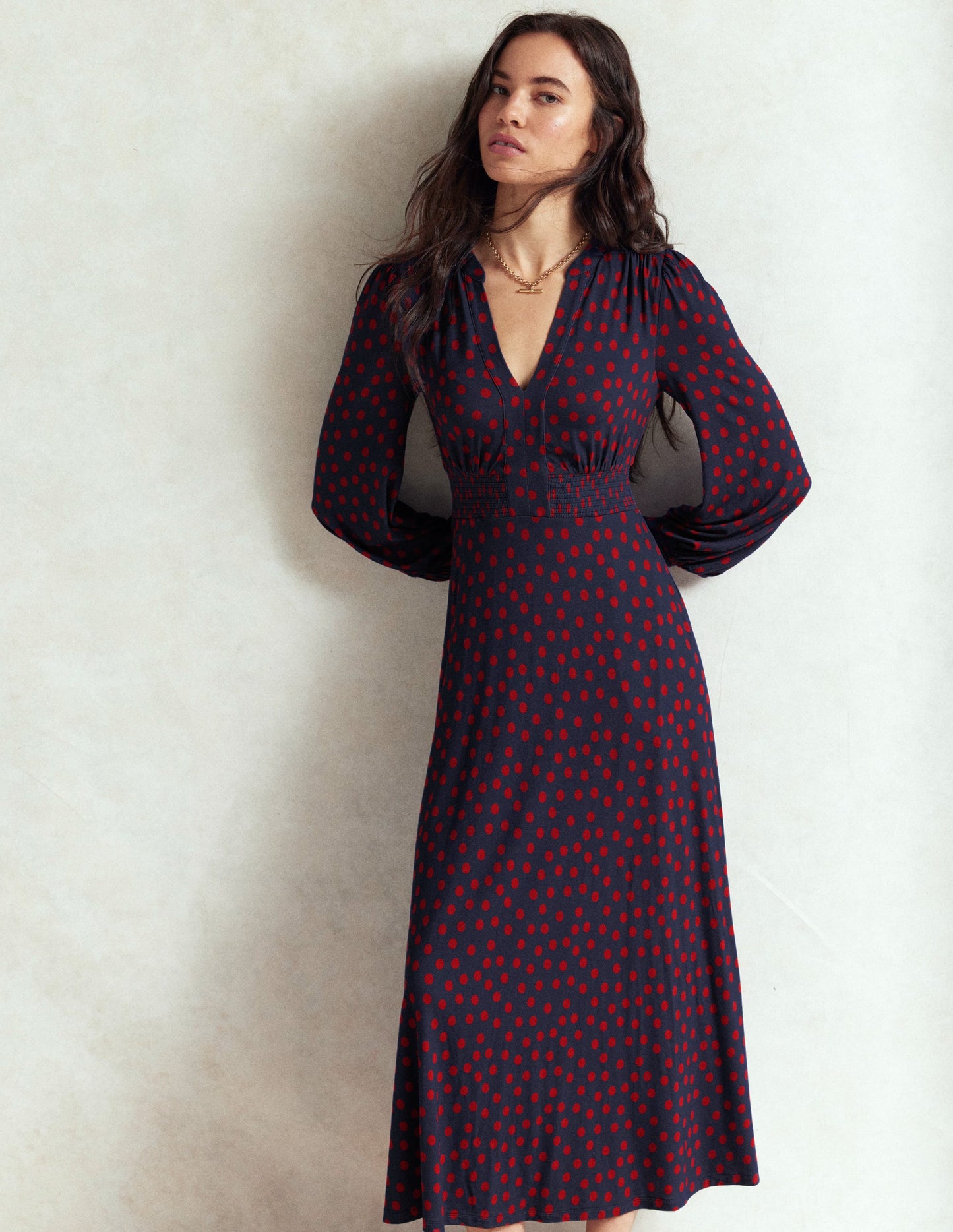 Ivy Gesmoktes Midikleid-Französisches Marineblau, Gemalte Tupfen