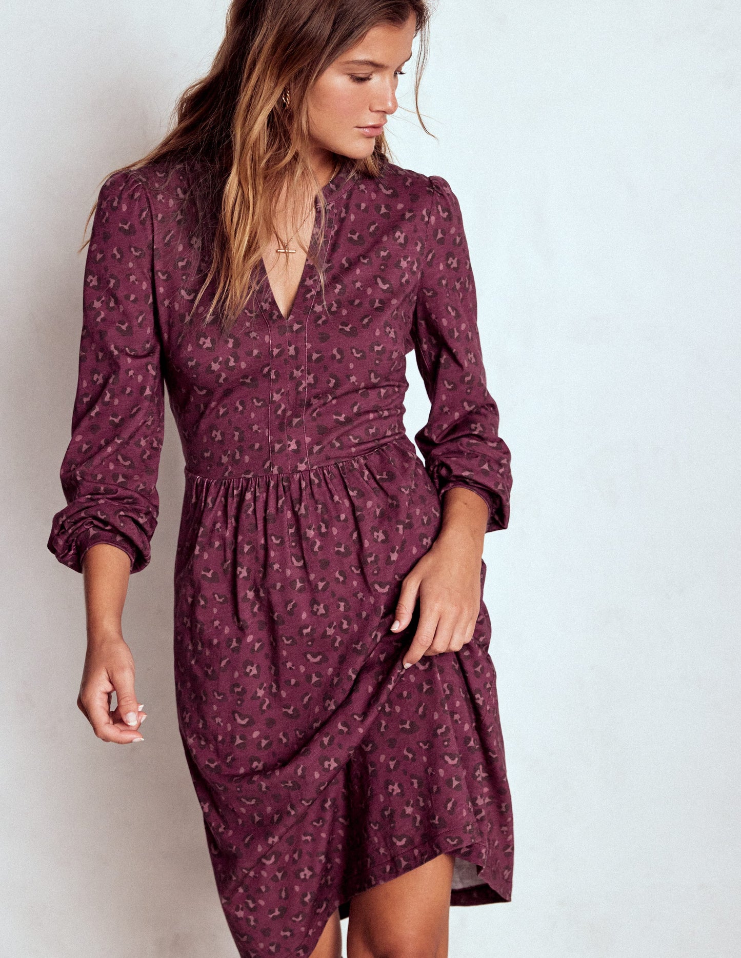 Naomi Lockeres Jerseykleid-Pflaume, Leopard Punkte