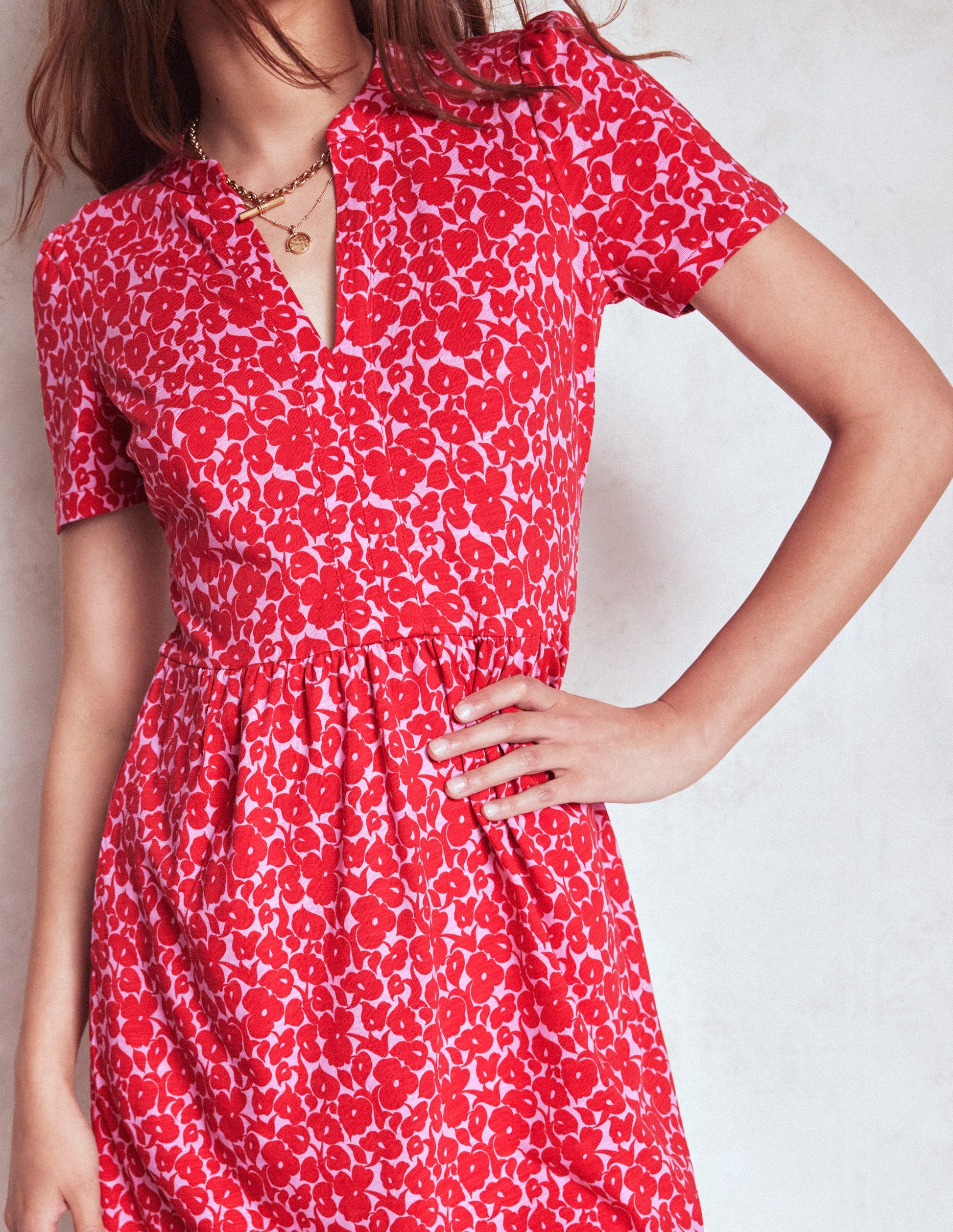 Naomi Kurzärmliges Kleid-Juwelenrot, Blattdesign-2