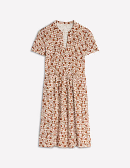 Robe Naomi à manches courtes-Cognac, motif Ornate Geo-5