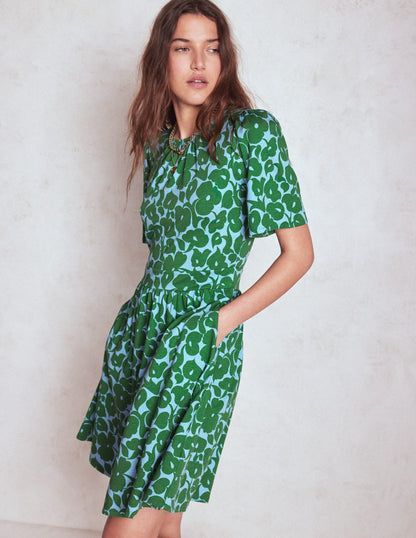 Robe courte Louisa en jersey-Vert des Highlands, motif Leafy Grove-4