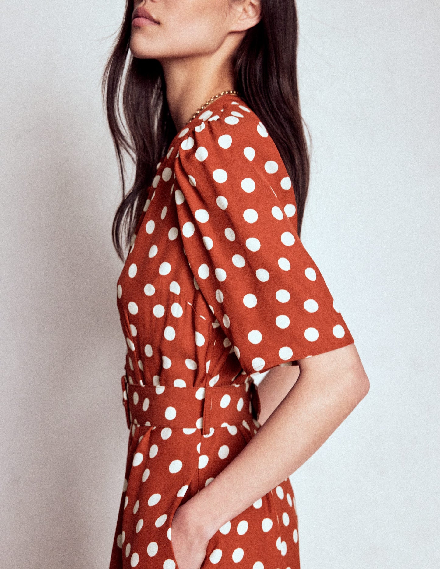 Robe Kate à ceinture et manches bouffantes-Châtaigne grillée, pois peints