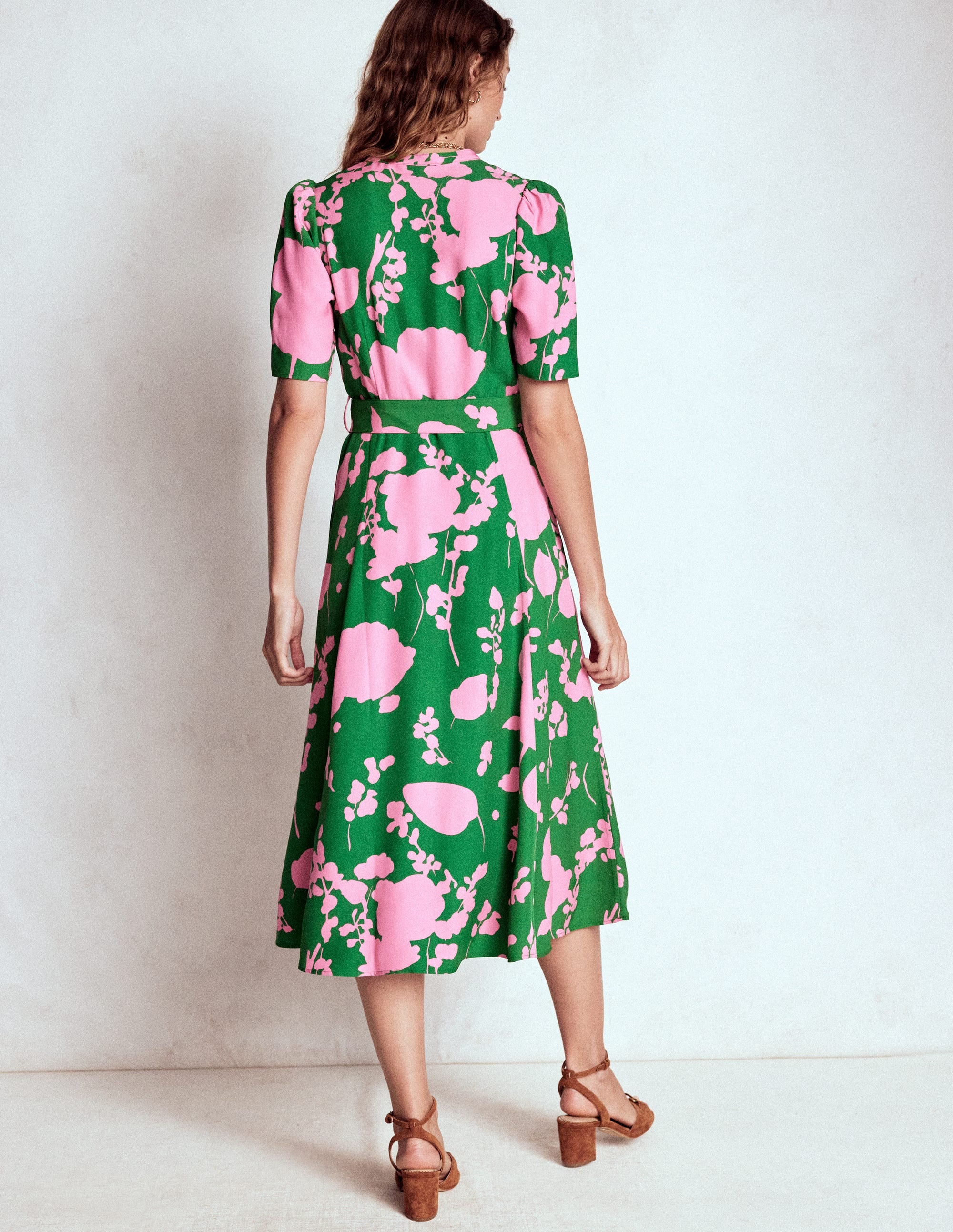 Kate Kleid mit Puffärmeln und Gürtel-Hochlandgrün, Zarte Zweige - Image 5