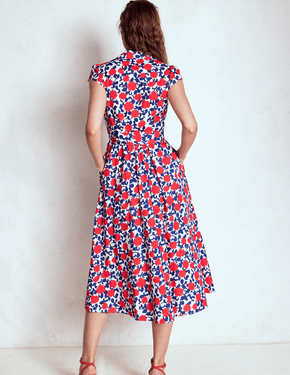 Julia Midi-Wickelkleid aus Baumwolle-Mohnblumenrot, Blütenrebe - Image 3