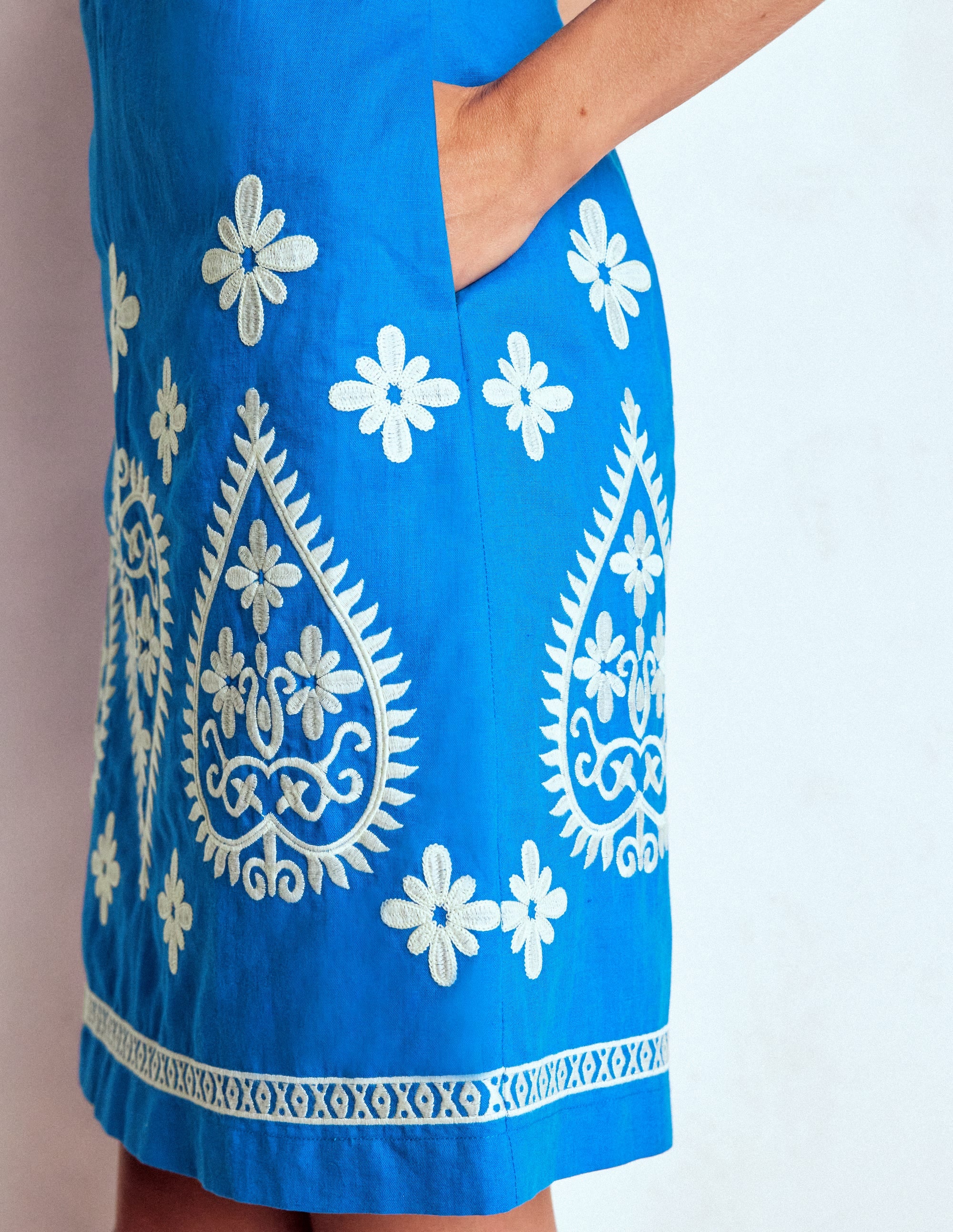Etuikleid aus Leinen mit Stickerei-Blau - Image 2