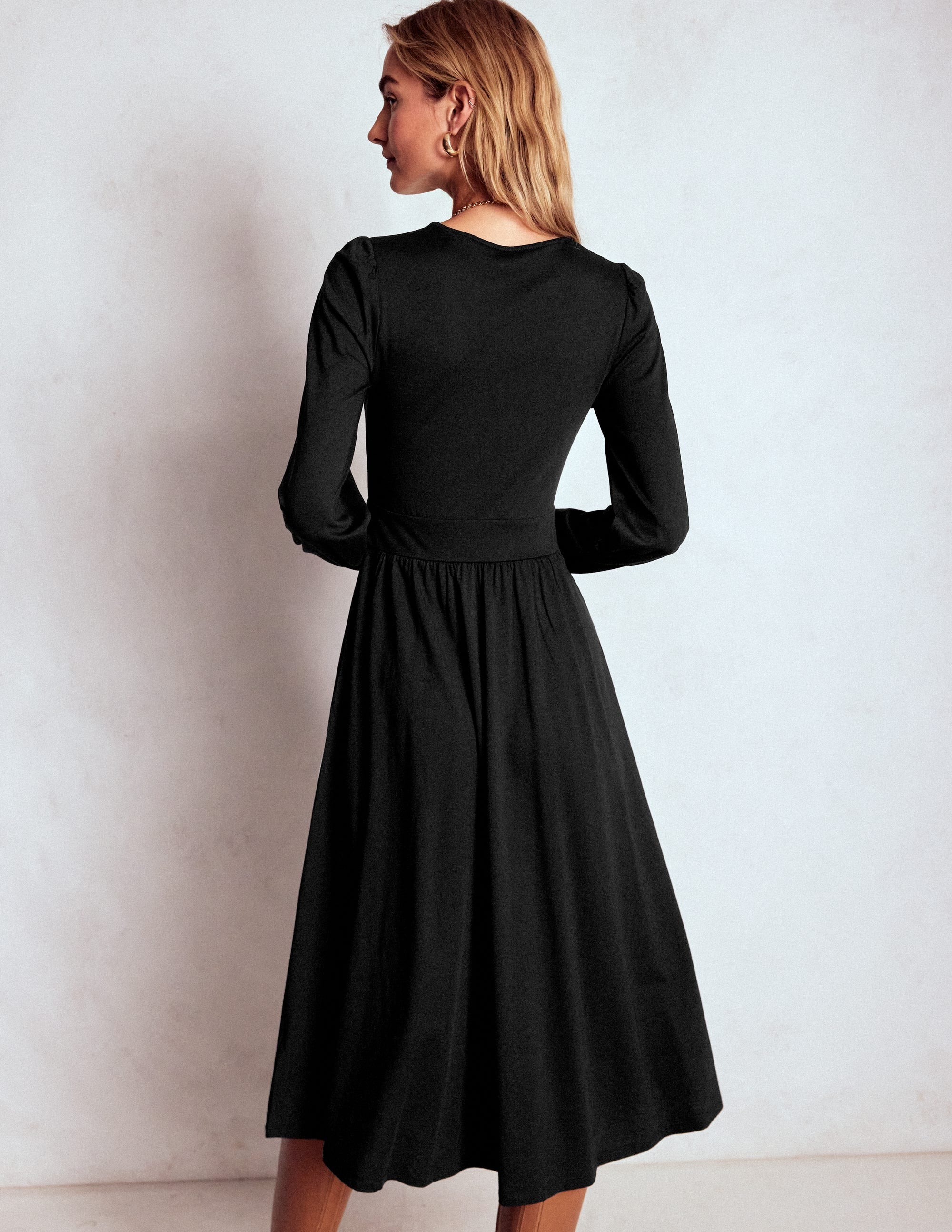 Alexandra Jersey-Midikleid-Schwarz - Image 3
