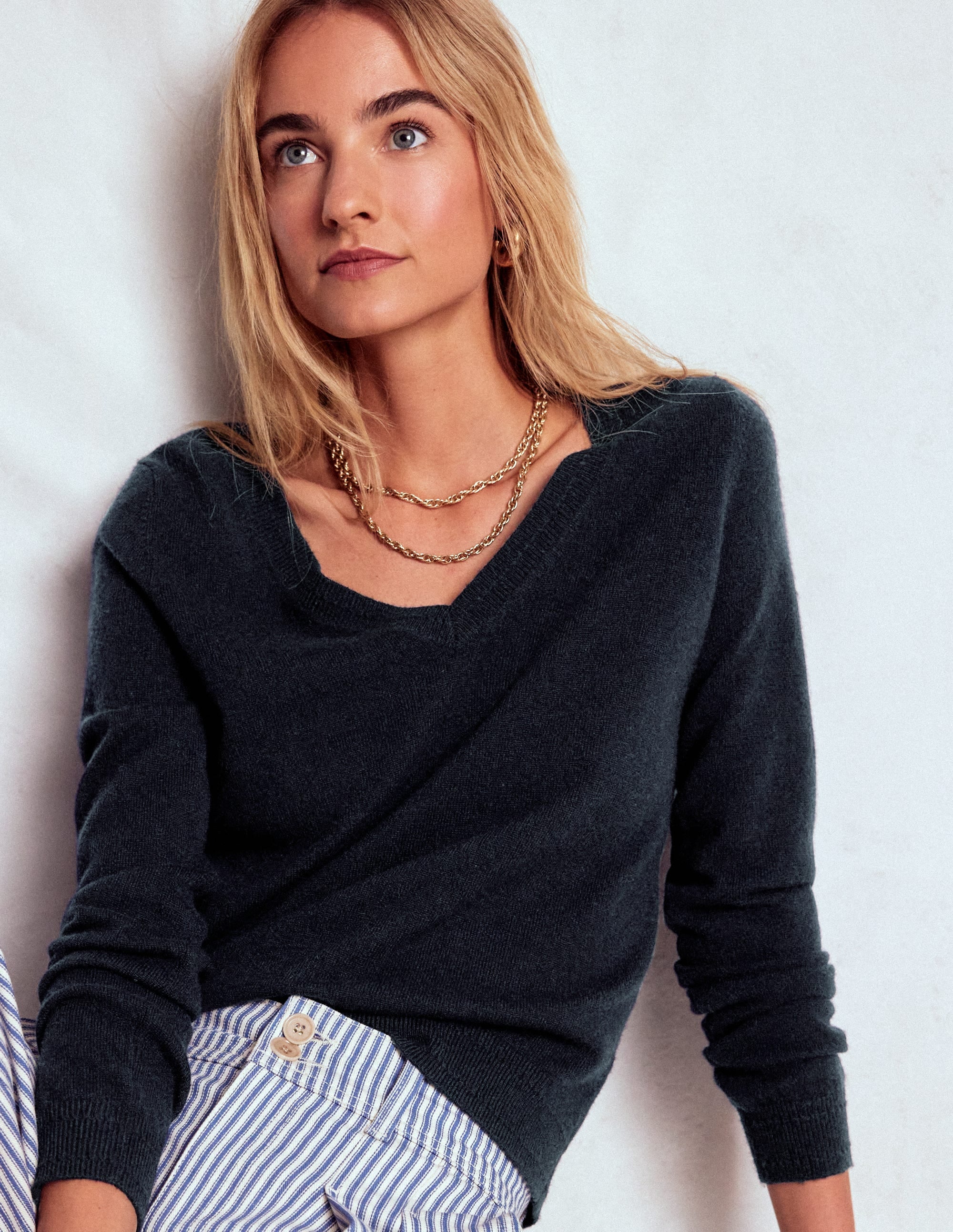Eva Kaschmirpullover mit V-Ausschnitt-Marineblau - Image 1