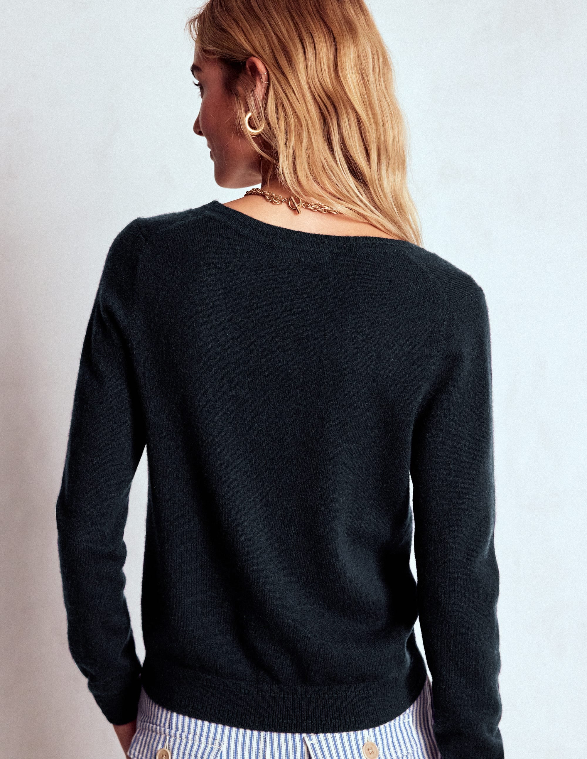 Eva Kaschmirpullover mit V-Ausschnitt-Marineblau - Image 3