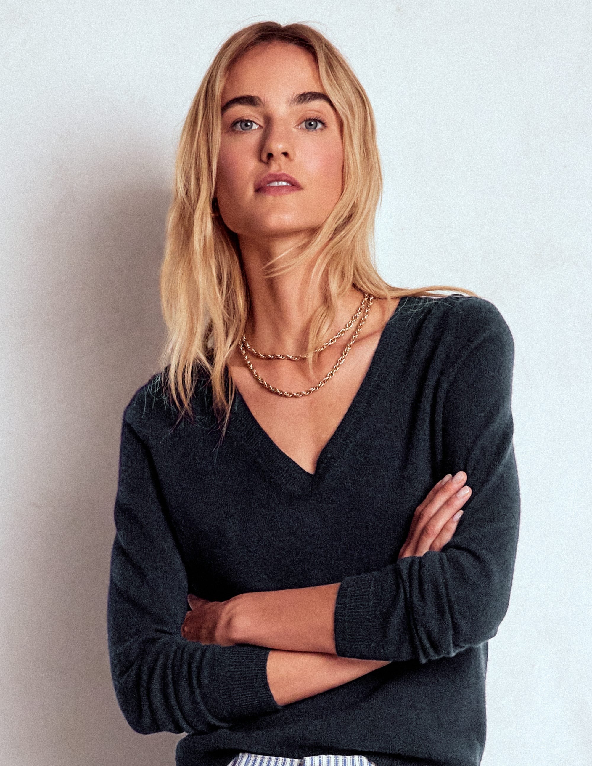Eva Kaschmirpullover mit V-Ausschnitt-Marineblau - Image 4